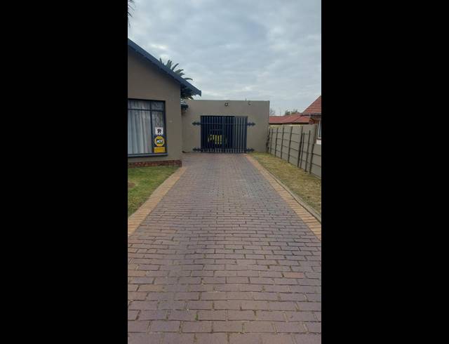 3 BEDROOM HOUSE FOR SALE IN VAN DYK PARK